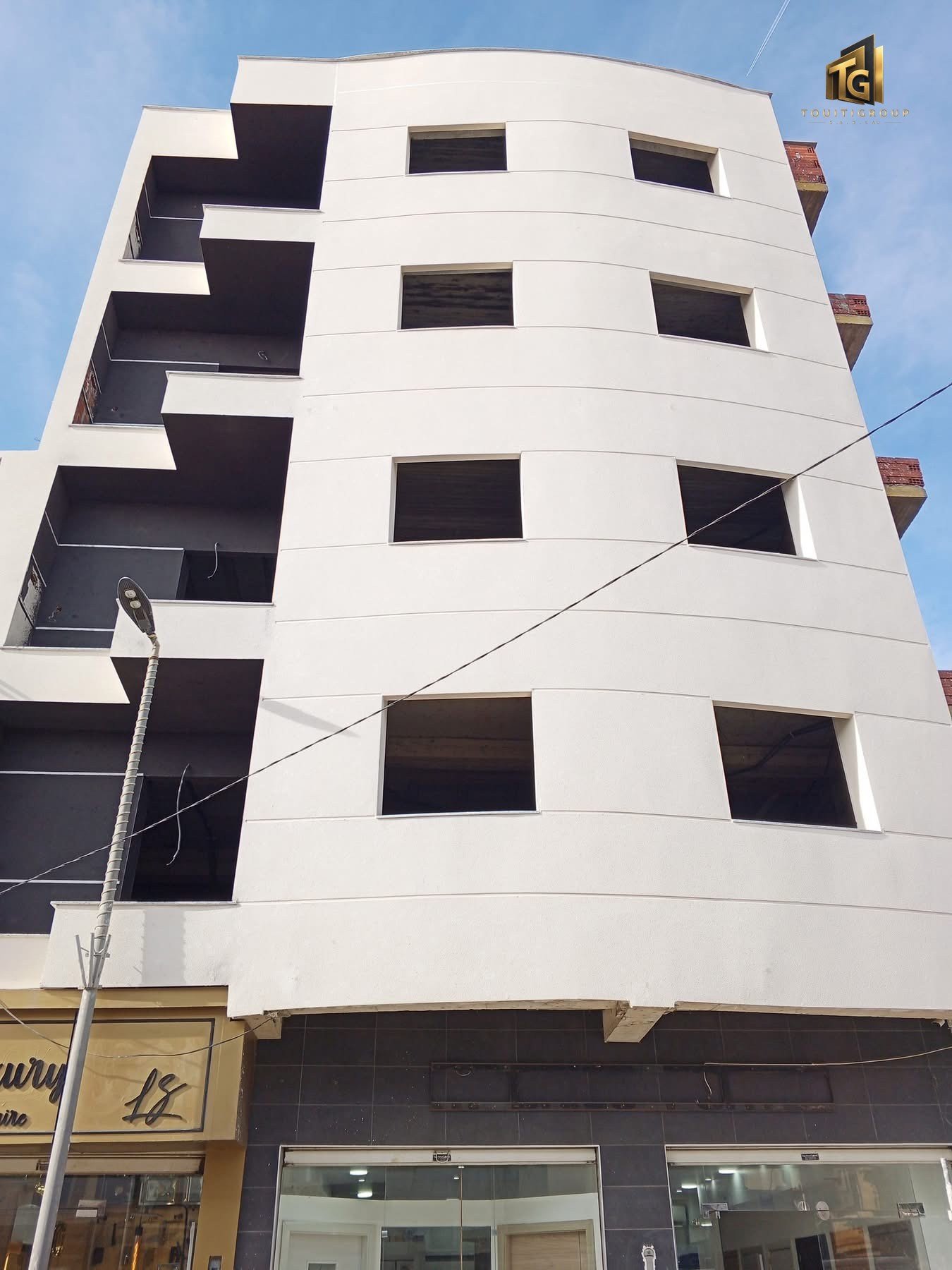 Immeuble commercial fini — TOUITIGROUP